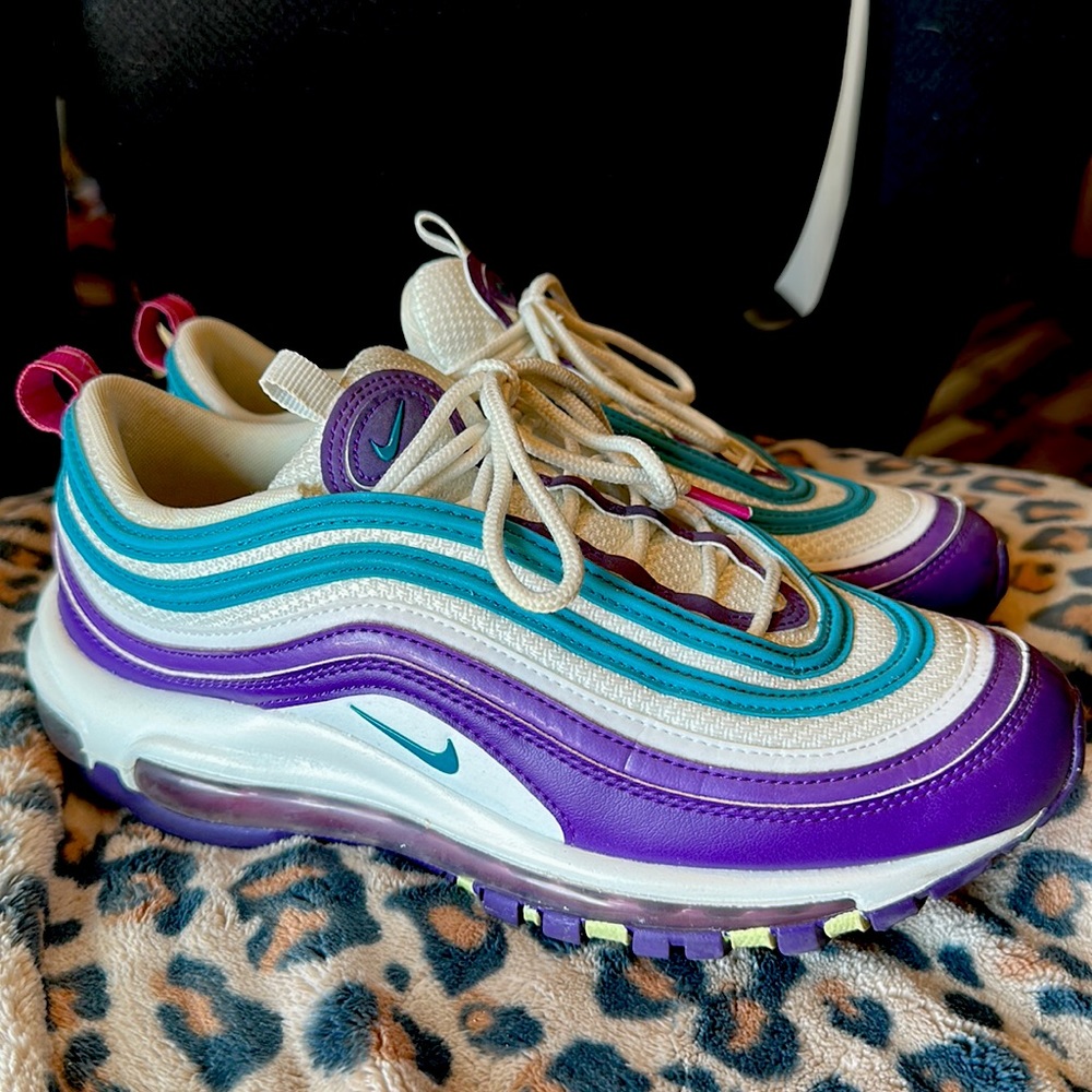 Nike Sneakers, Very good condition- only worn a few times